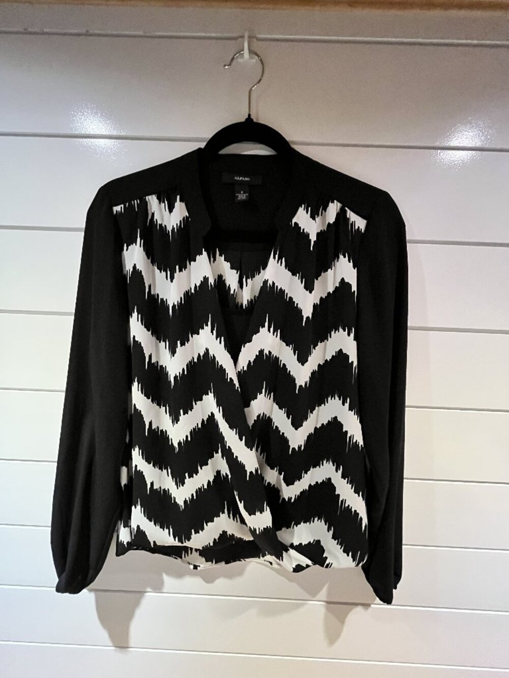 NWOT Alfani drape front long sleeve blouse with attached cami easy wear Sz M